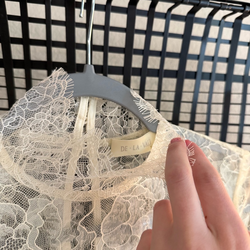 De la vali croissant mini dress in ivory silk satin and lace - Picture 4 of 10